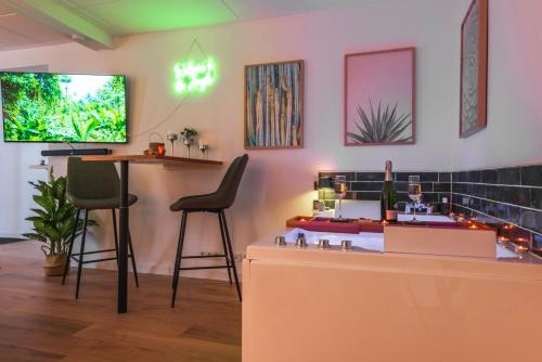 Pezsgőfürdő, La Petite Jungle Romantique - Balnéo et Détente (La Petite Jungle Romantique - Balneo et Detente) in Schweighouse Sur Moder