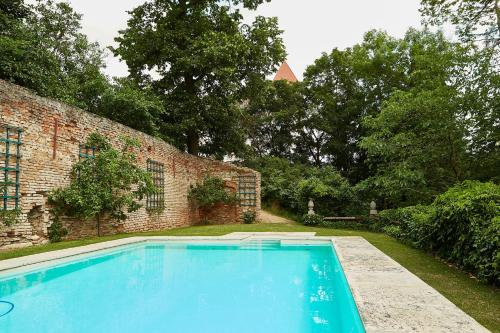 泳池, Exklusive Suiten im Schloss Horn in 霍恩