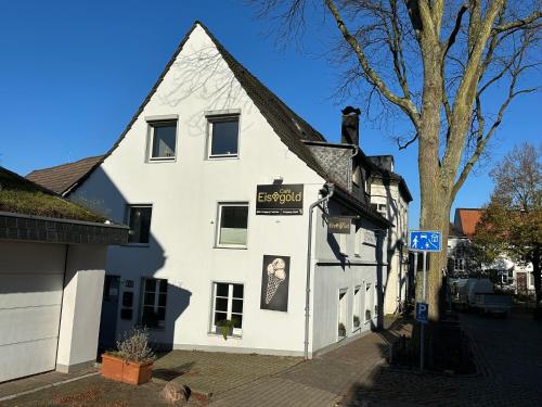 Pemandangan luar, Pension Café Eisgold (Pension Cafe Eisgold) in Ratingen