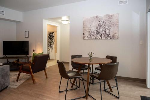 2 Bedroom 2 Bathroom New Apartment Close To Mayo! in Rochester, USA
