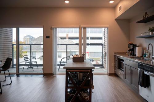 2 Bedroom 2 Bathroom New Apartment Close To Mayo! in Rochester, USA