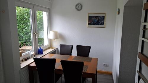 Haus im Garten in der Nähe von Köln-Messe in Bergisch Gladbach, Deutschland