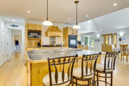 2 Mi to Winnipesaukee Shores Gunstock Retreat 2 Mi to Winnipesaukee Shores Gunstock Retreat