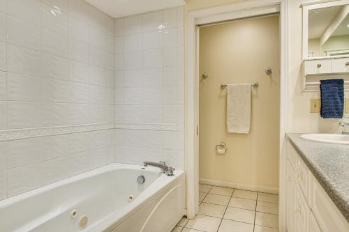 2 Mi to Winnipesaukee Shores Gunstock Retreat 2 Mi to Winnipesaukee Shores Gunstock Retreat