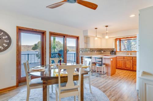 Dock and Views Waterfront Home in Wabasha! in วาบาสชา (MN)