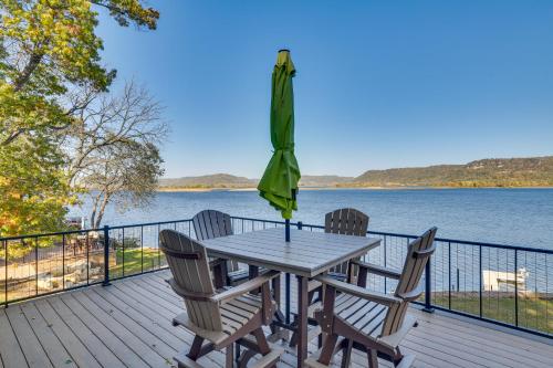 Dock and Views Waterfront Home in Wabasha! in วาบาสชา (MN)