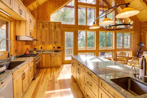 Nordic Style Lodge w/ Deck on 80 Acres in Arlee in St Ignatius (MT)