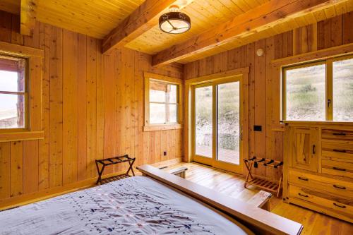 Nordic Style Lodge w/ Deck on 80 Acres in Arlee in St Ignatius (MT)