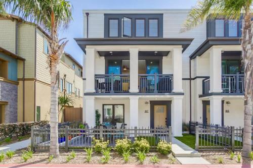 Steps 2 Ocean & Bay Luxury Belmont Park Dining in San Diego, USA