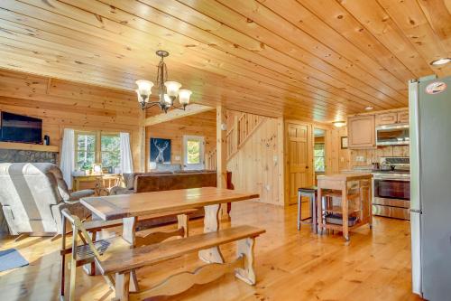 Scenic Franconia Cabin about 6 Mi to Cannon Mountain! Scenic Franconia Cabin about 6 Mi to Cannon Mountain!