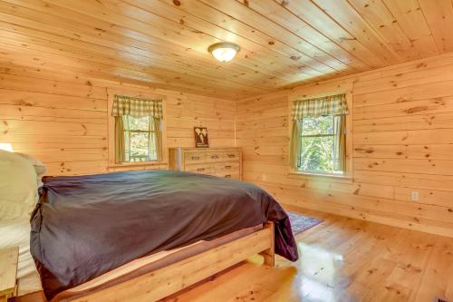 Scenic Franconia Cabin about 6 Mi to Cannon Mountain! Scenic Franconia Cabin about 6 Mi to Cannon Mountain!