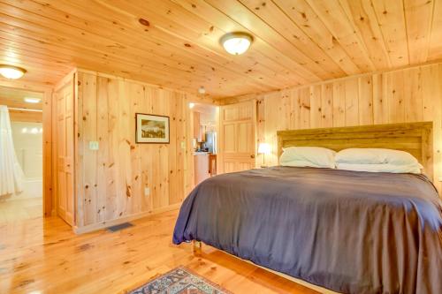 Scenic Franconia Cabin about 6 Mi to Cannon Mountain! Scenic Franconia Cabin about 6 Mi to Cannon Mountain!