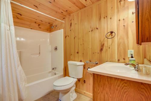 Scenic Franconia Cabin about 6 Mi to Cannon Mountain! Scenic Franconia Cabin about 6 Mi to Cannon Mountain!