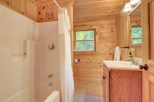 Scenic Franconia Cabin about 6 Mi to Cannon Mountain! Scenic Franconia Cabin about 6 Mi to Cannon Mountain!