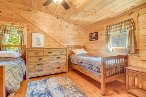 Scenic Franconia Cabin about 6 Mi to Cannon Mountain! Scenic Franconia Cabin about 6 Mi to Cannon Mountain!