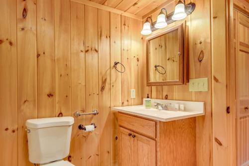 Scenic Franconia Cabin about 6 Mi to Cannon Mountain! Scenic Franconia Cabin about 6 Mi to Cannon Mountain!