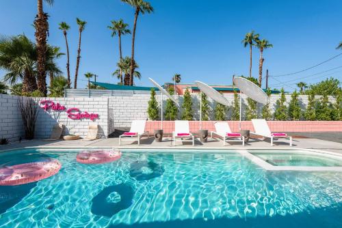 Retro Chic Oasis Saltwater Pool Spa & Mnt Views in Palm Springs, USA