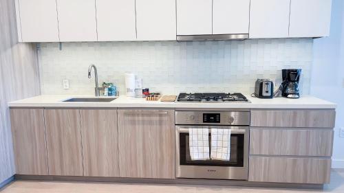 Luxury 1 BD at Downtown Santa Monica in Los Angeles, USA