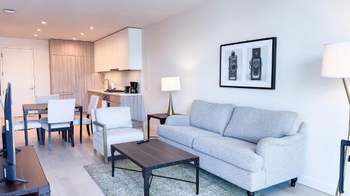 Luxury 1 BD at Downtown Santa Monica in Los Angeles, USA