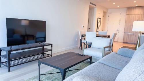 Luxury 1 BD at Downtown Santa Monica in Los Angeles, USA