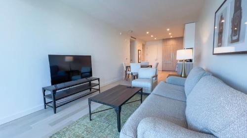 Luxury 1 BD at Downtown Santa Monica in Los Angeles, USA
