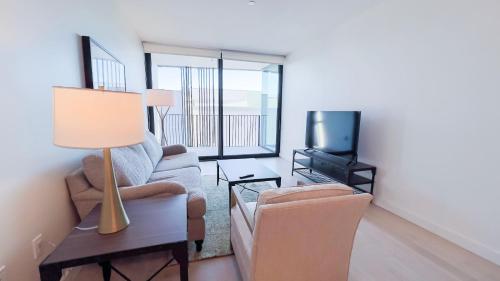 Luxury 1 BD at Downtown Santa Monica in Los Angeles, USA