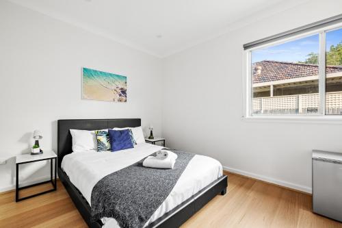 Elegant Queen Room at Botany - Nearby Airport - Shared Bathroom