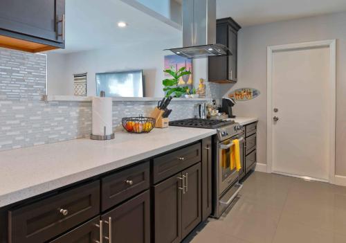 Modern home w Private Pool Spa Pets Welcome in Palm Springs, USA