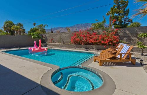 Modern home w Private Pool Spa Pets Welcome in Palm Springs, USA