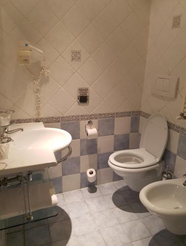 69 Manin Street - main image