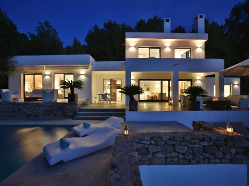 Villa in Ibiza with Infinity Pool and Sunset Views gîte à louer Parque Deportivo Puerta de Hierro
