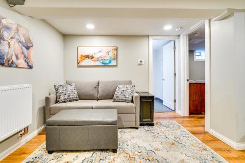 4 Mi to Dtwn Minneapolis Apt with Desk and Smart TV! in Minneapolis, USA