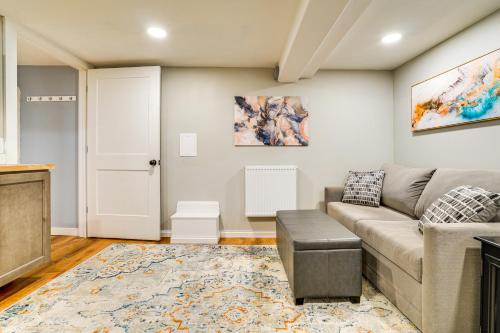 4 Mi to Dtwn Minneapolis Apt with Desk and Smart TV! in Minneapolis, USA
