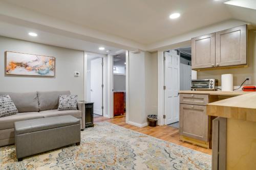 4 Mi to Dtwn Minneapolis Apt with Desk and Smart TV! in Minneapolis, USA