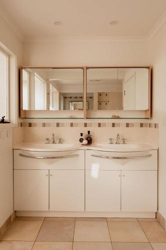 Beachfront Paradise in Opossum Bay