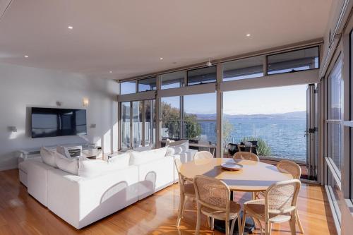 Oceanview oasis in Opossum Bay