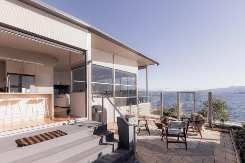 Oceanview oasis in Opossum Bay