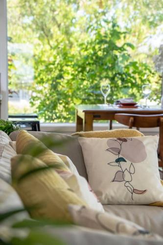 View, Family Home with Spa, Office and BBQ in Hornby