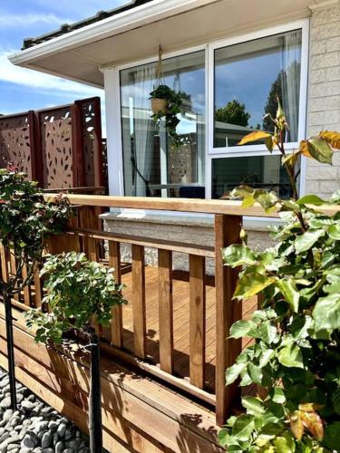 Facilities, Family Home with Spa, Office and BBQ in Hornby