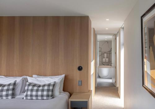 Willow Waters lakeside luxury - image 3