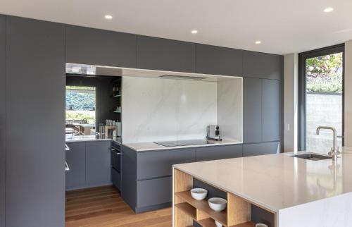 Willow Waters - lakeside luxury - a Relax it's Done holiday home, Frankton (fotografie 9)