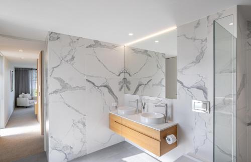 Willow Waters lakeside luxury - image 10