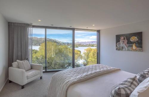 Willow Waters lakeside luxury - image 13