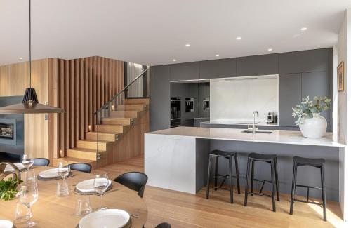 Willow Waters - lakeside luxury - a Relax it's Done holiday home, Frankton (fotografie 8)