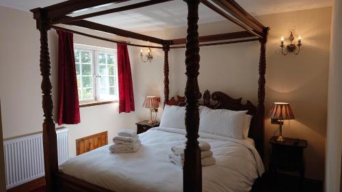 611262603 Great Trethew Manor Hotel & Self Catering Lodges
