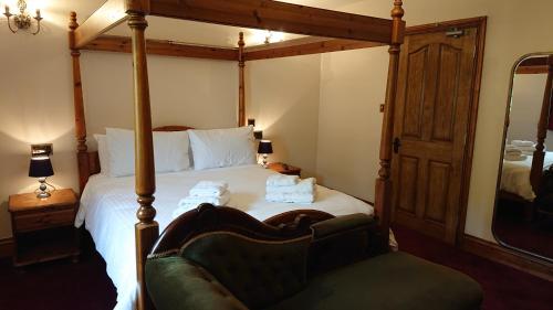 611262613 Great Trethew Manor Hotel & Self Catering Lodges