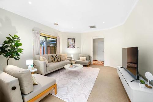 Magnificent Beachside Living at Heart of Mornington in Mornington
