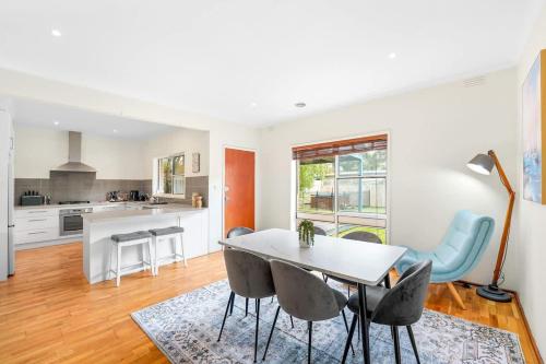 Magnificent Beachside Living at Heart of Mornington in Mornington