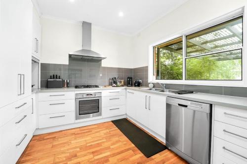 Magnificent Beachside Living at Heart of Mornington in Mornington