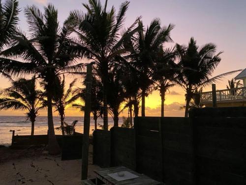 Kilátás, ShineAwayHomes - Family Beach Front central air con in Matavera